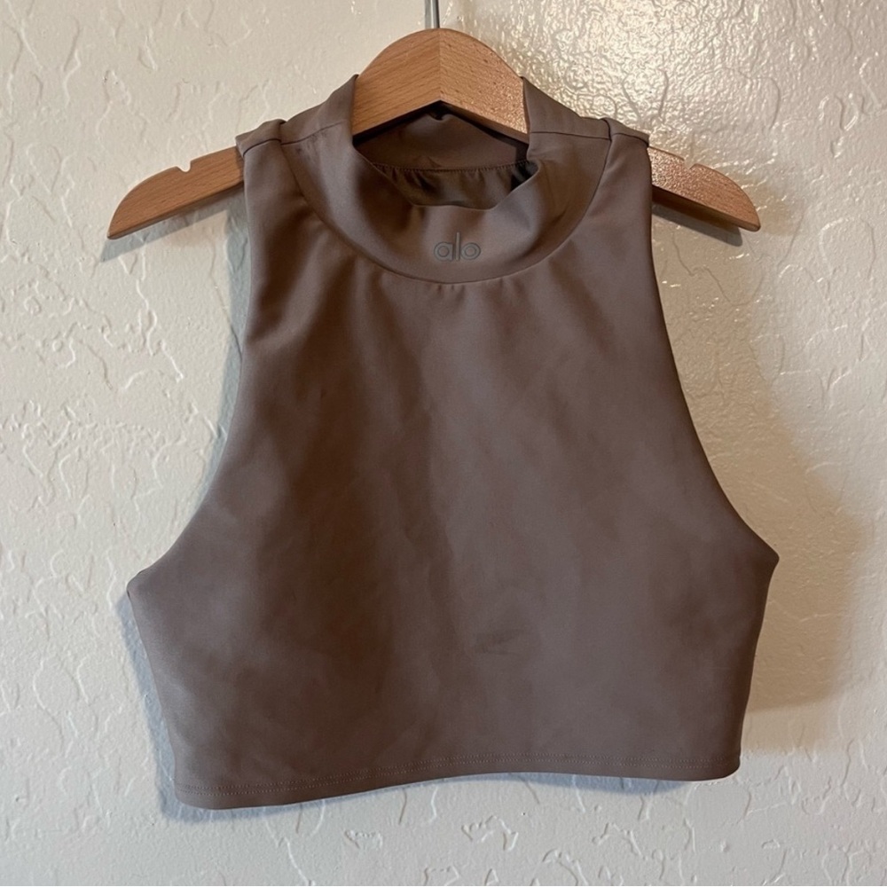 ALO Yoga Sleeveless Crop Top in Taupe Brown